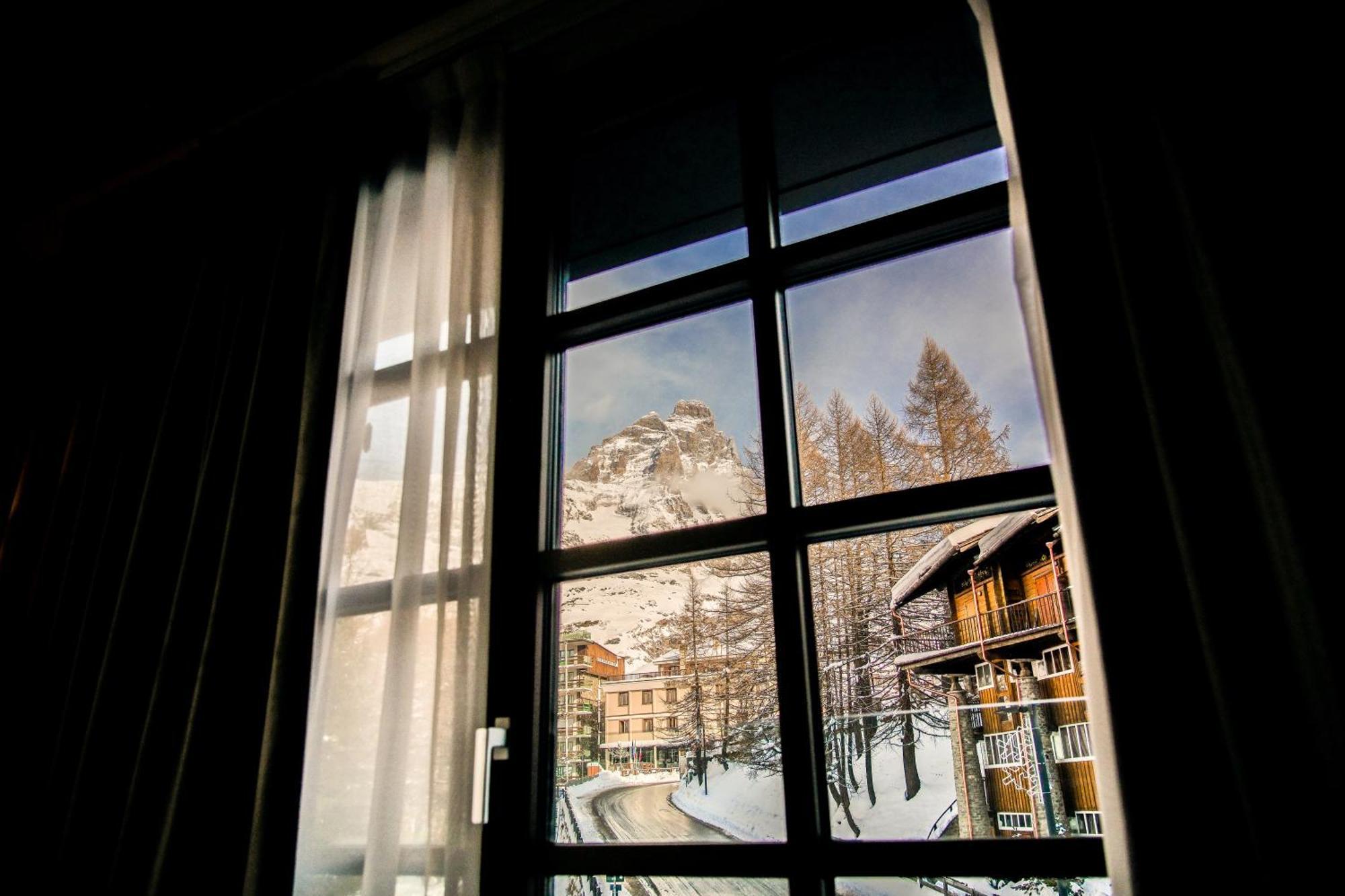 Hotel Al Piolet เบรยล์-แชร์วิเนีย ภายนอก รูปภาพ